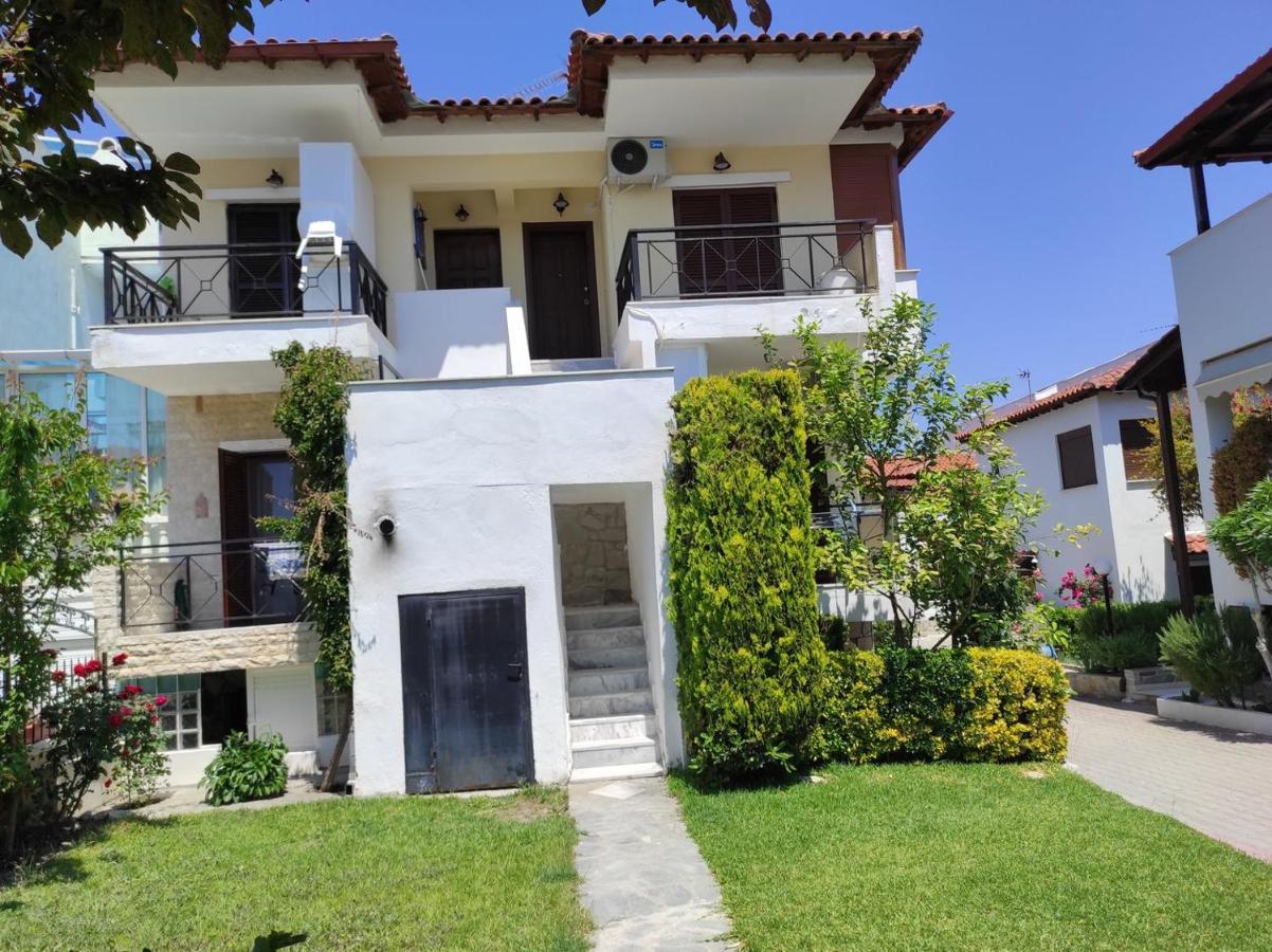 Beach Front Apartment In Пефкохори Экстерьер фото