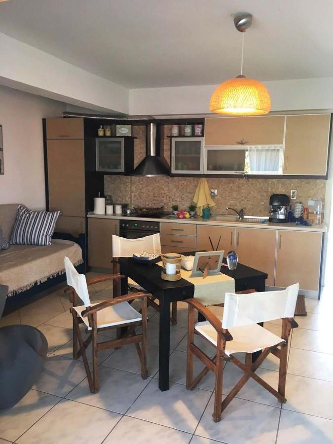 Beach Front Apartment In Пефкохори Экстерьер фото